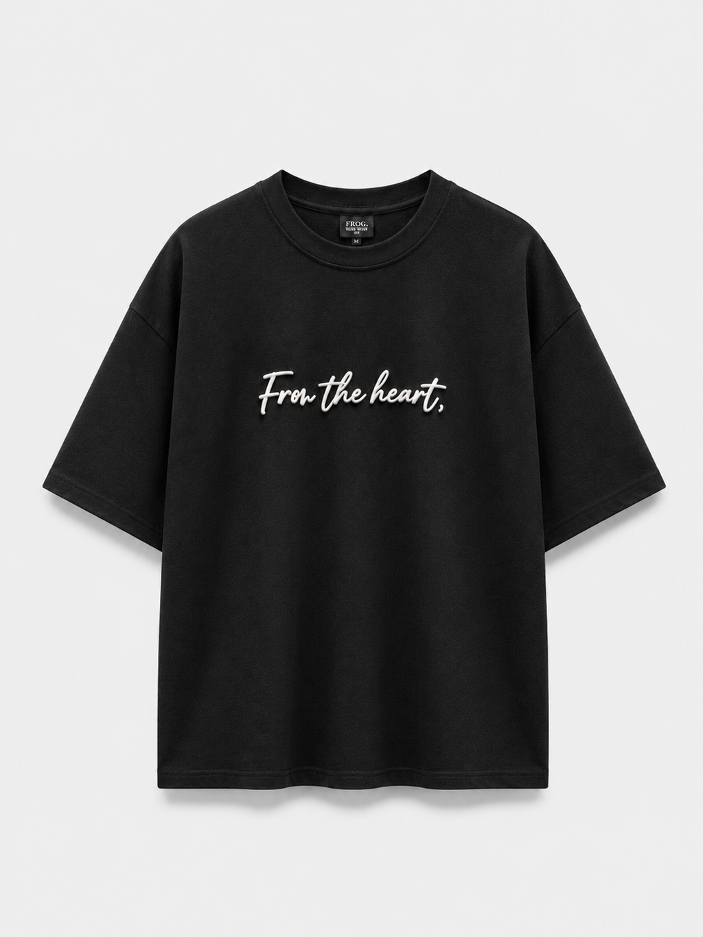 Short sleeve T-shirt with with exclusive graphic prints on the front and back, featuring a round neck. Made from 100% premium interlock cotton.