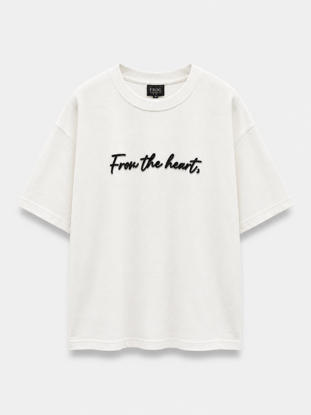 Short sleeve T-shirt with with exclusive graphic prints on the front and back, featuring a round neck. Made from 100% premium interlock cotton.