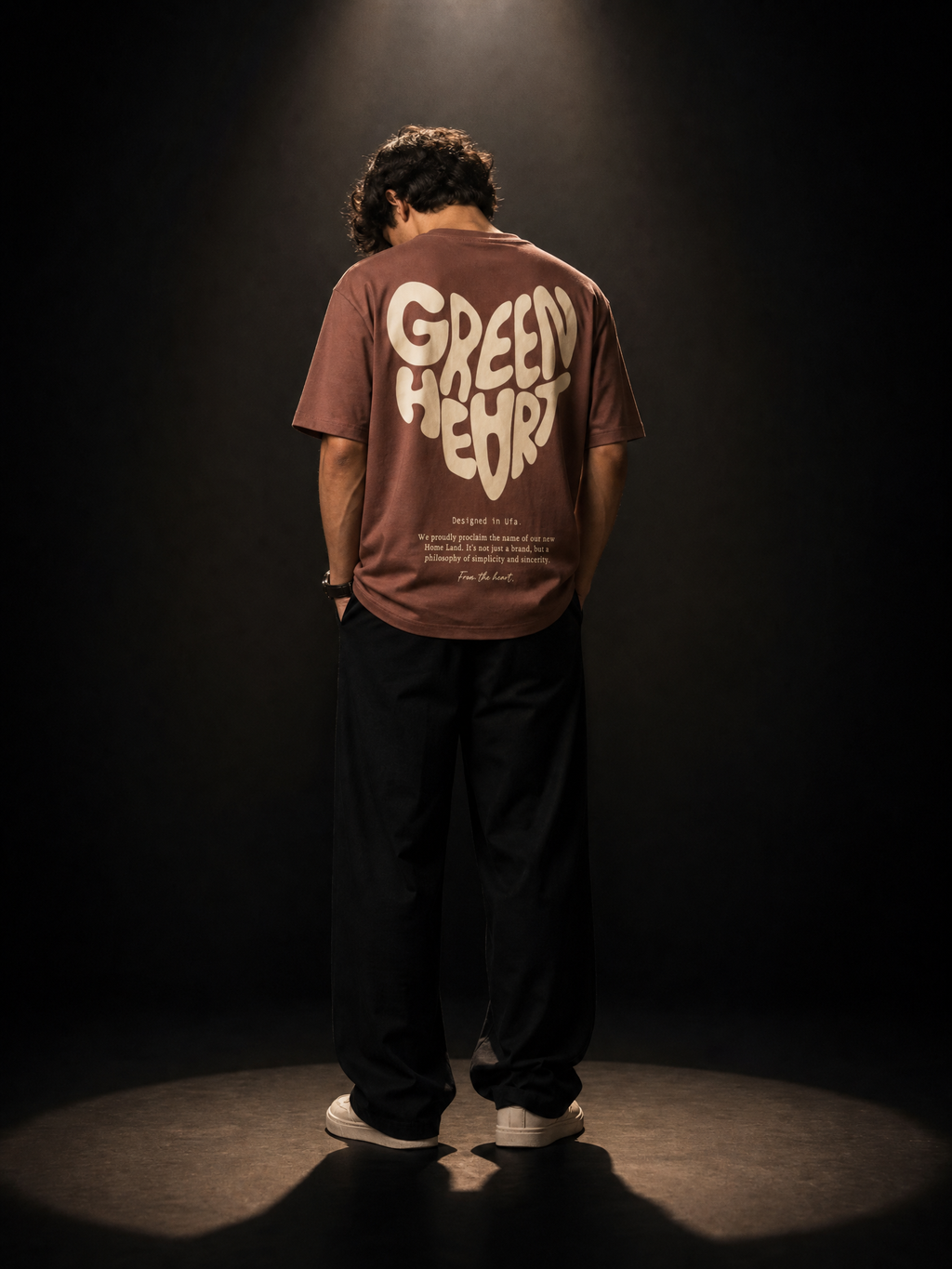 Short sleeve T-shirt with with exclusive graphic prints on the front and back, featuring a round neck. Made from 100% premium interlock cotton.