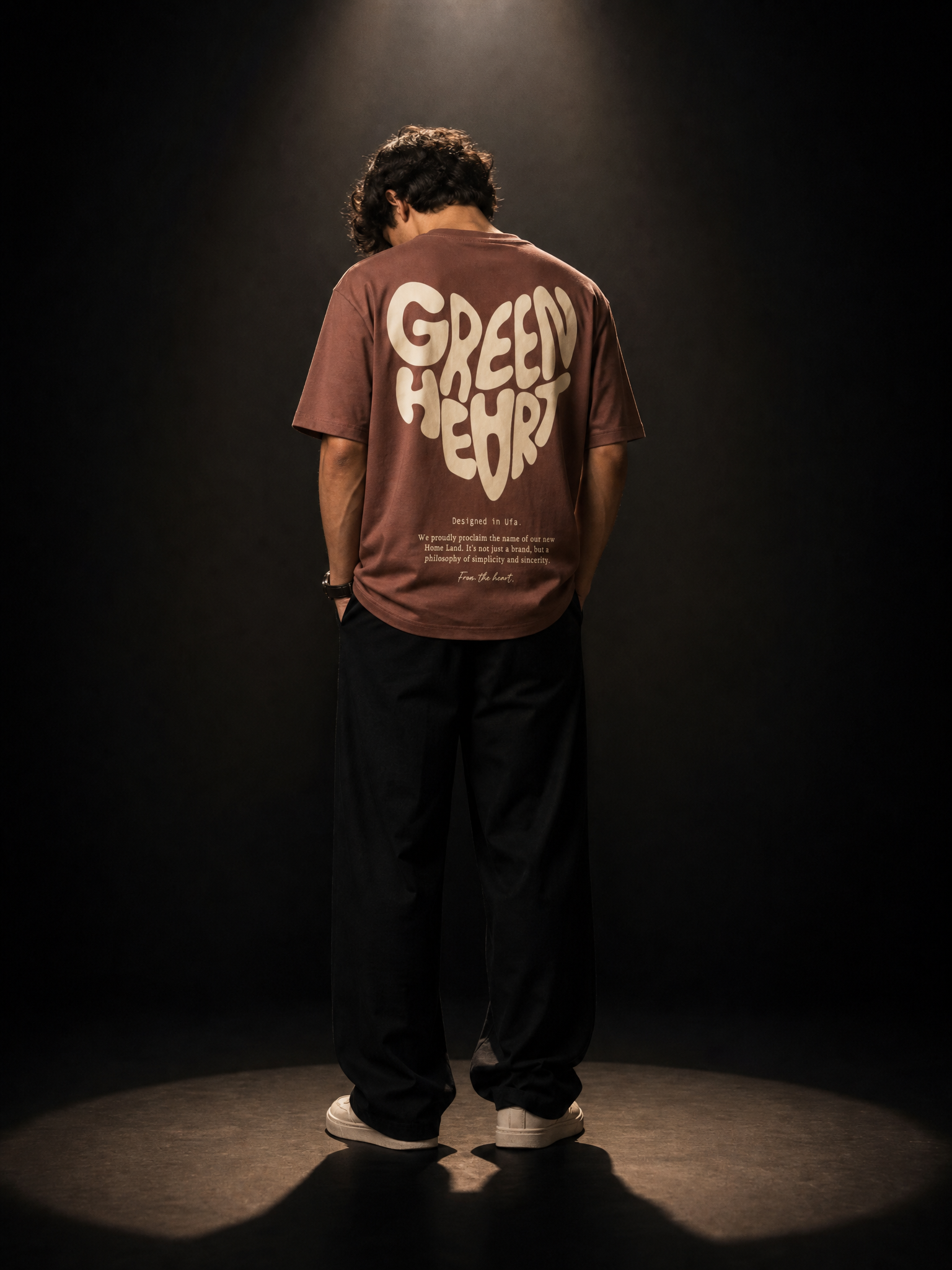 Short sleeve T-shirt with with exclusive graphic prints on the front and back, featuring a round neck. Made from 100% premium interlock cotton.