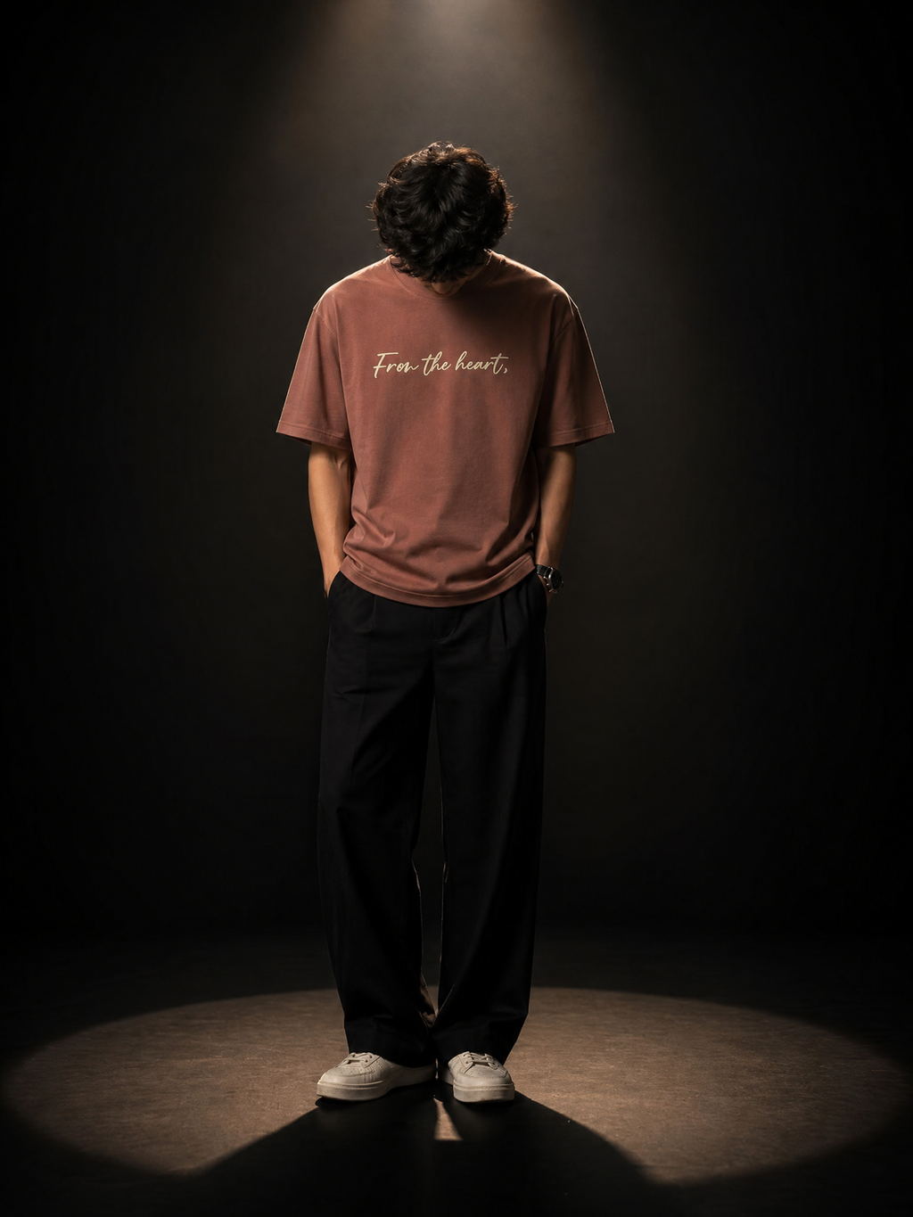 Short sleeve T-shirt with with exclusive graphic prints on the front and back, featuring a round neck. Made from 100% premium interlock cotton.